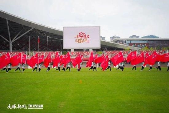 为了改变这一切，蜘蛛侠前往寻求奇异博士的帮助，却没料想，多元宇宙打开后更大的危机也随之而来……预告中整个城市开始翻转陷落，各处爆炸不断，视觉冲击力十分震撼，蜘蛛侠与奇异博士穿梭在城市之中，动作场面高能燃炸